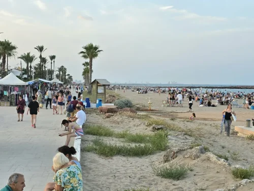 Vol opboulevard en strand (2025)